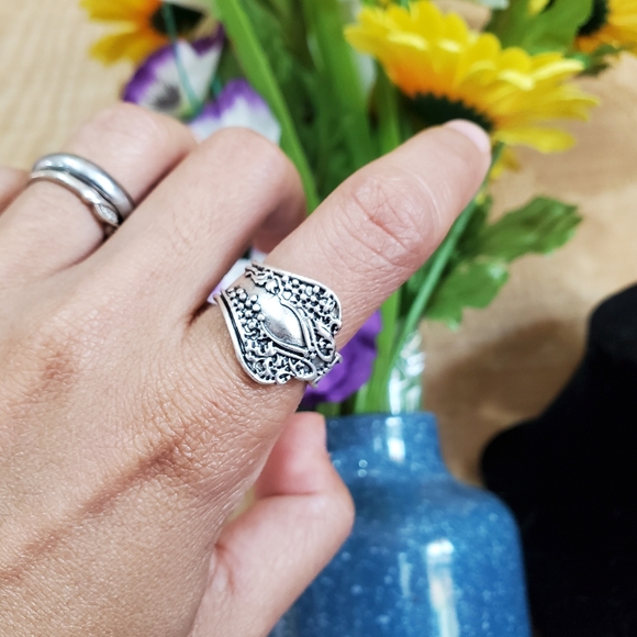 Engraved Spoon Ring - Picture 4 of 4